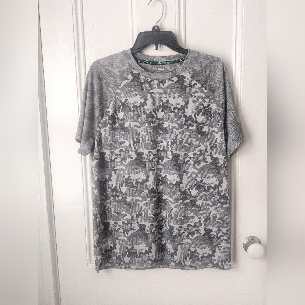 Tek Gear Men's Gray Camouflage DryTek Shirt Size Medium